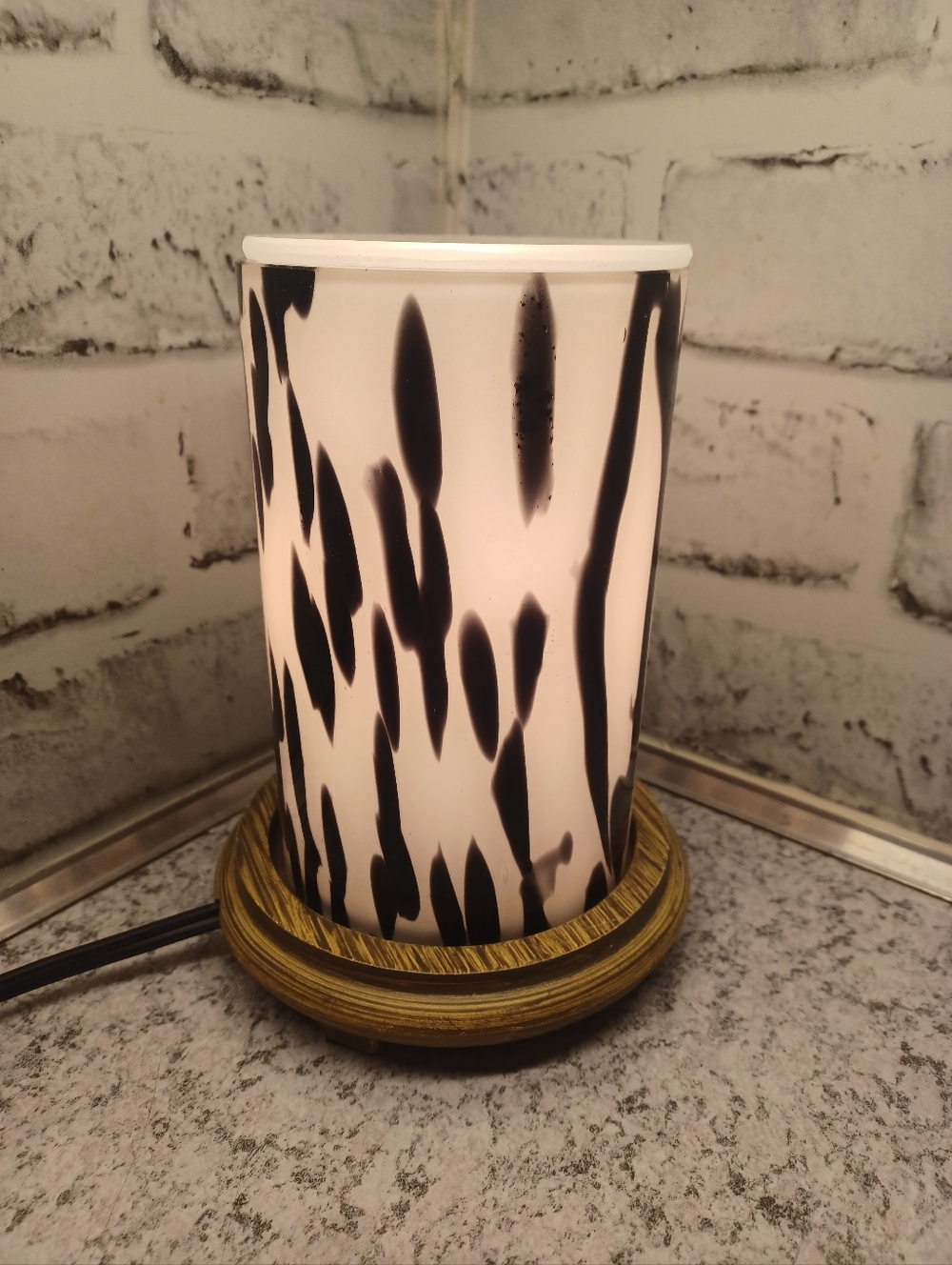 Black and White Art Glass Simmering Lights Wax Warmer Pink Zebra WOODGRAIN base